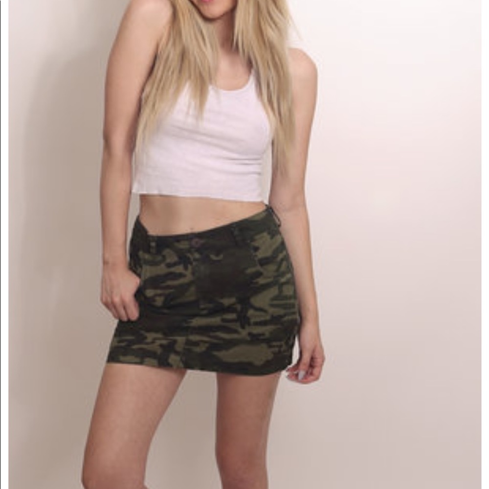 Camo mini skirt